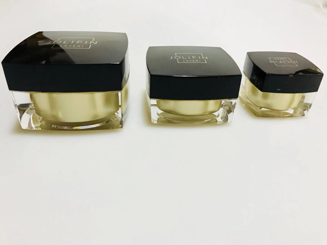 सीलिंग कैपर के लिए चौकोर काले जार