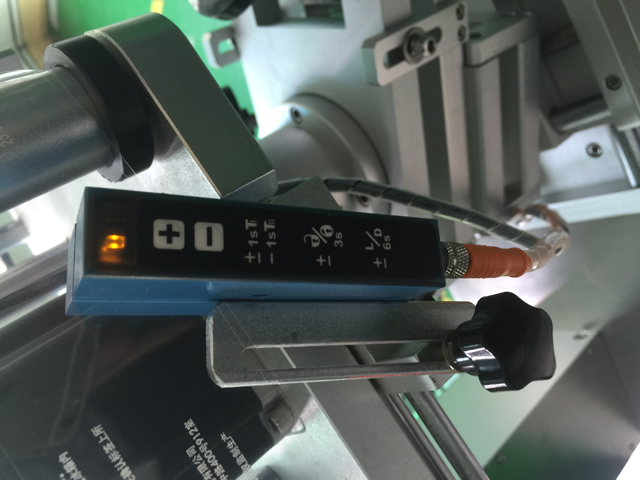 लेबल का पता लगाने के लिए सेंसर transparent.jpg